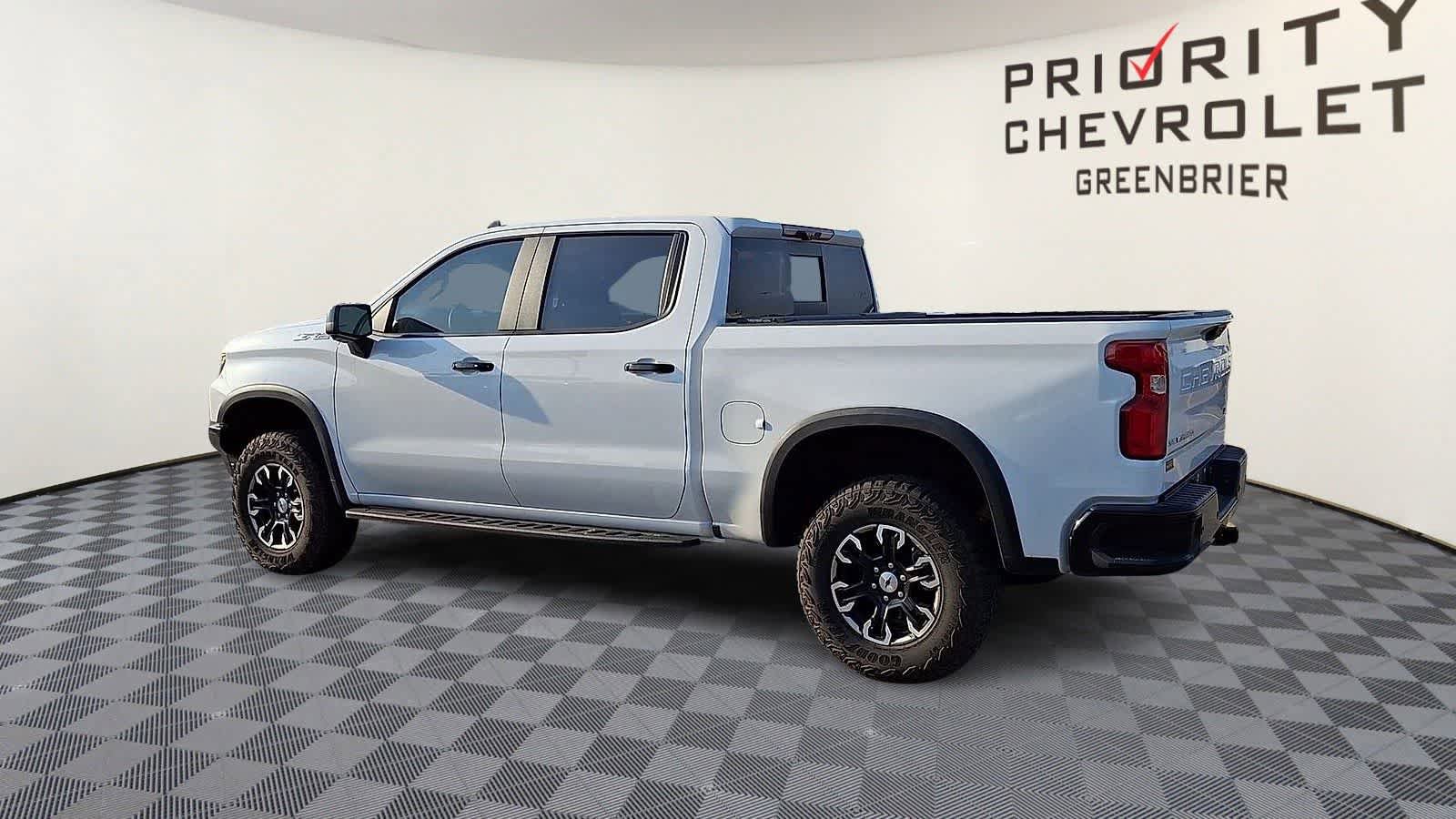 Used 2025 Chevrolet Silverado 1500 ZR2 w/ Technology Package image 6