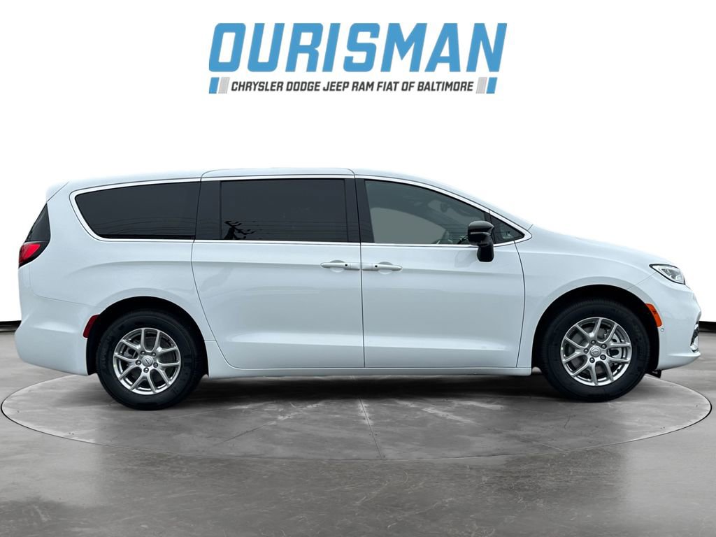 New 2026 Chrysler Pacifica Select image 7