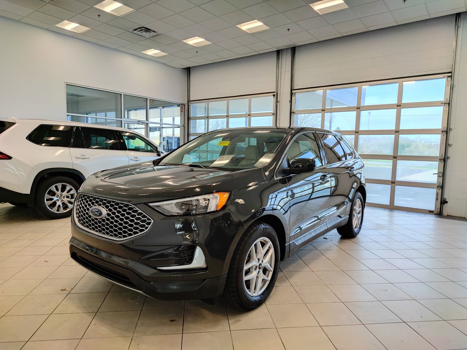 Used 2024 Ford Edge SEL image 5