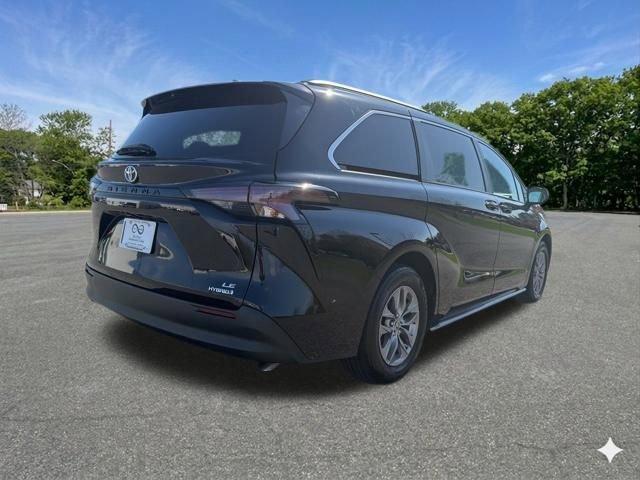 Used 2023 Toyota Sienna LE AWD/4WD image 9