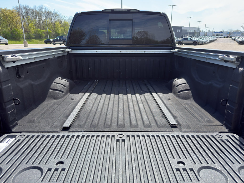 Used 2020 Nissan Titan SV w/ SV Convenience Package AWD/4WD image 8