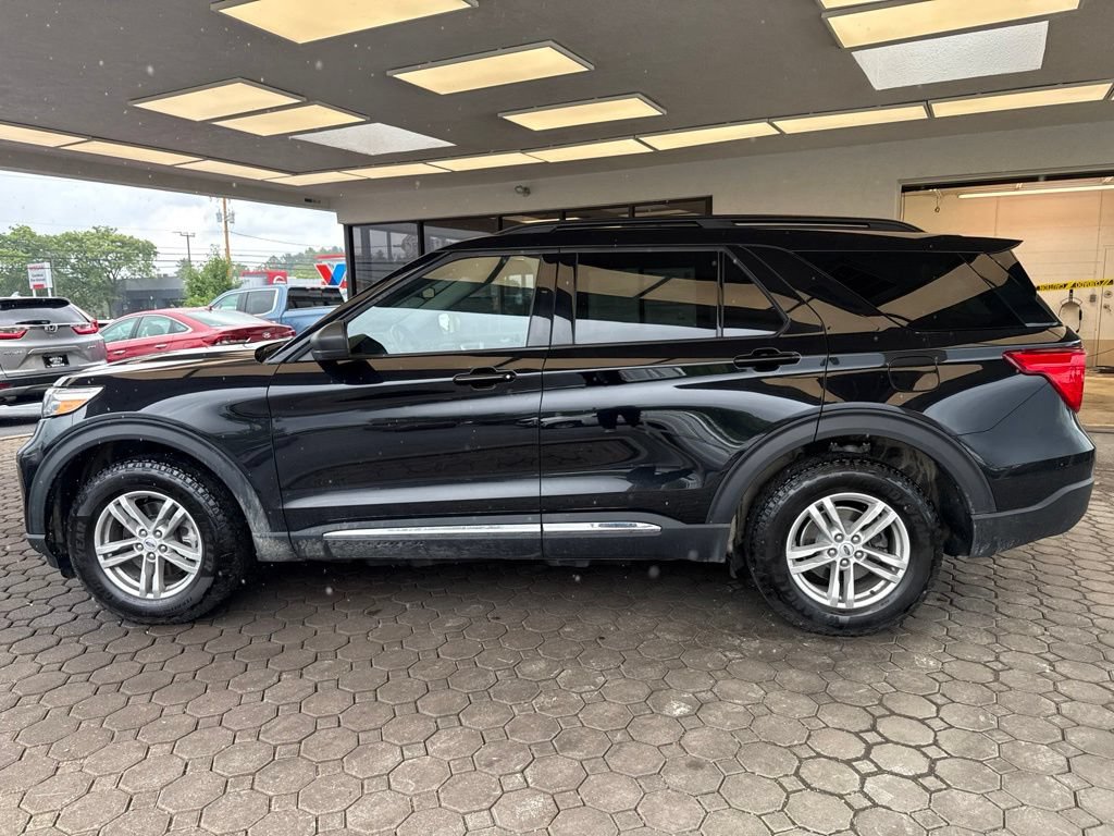 Certified 2023 Ford Explorer XLT w/ Equipment Group 202A AWD/4WD image 9