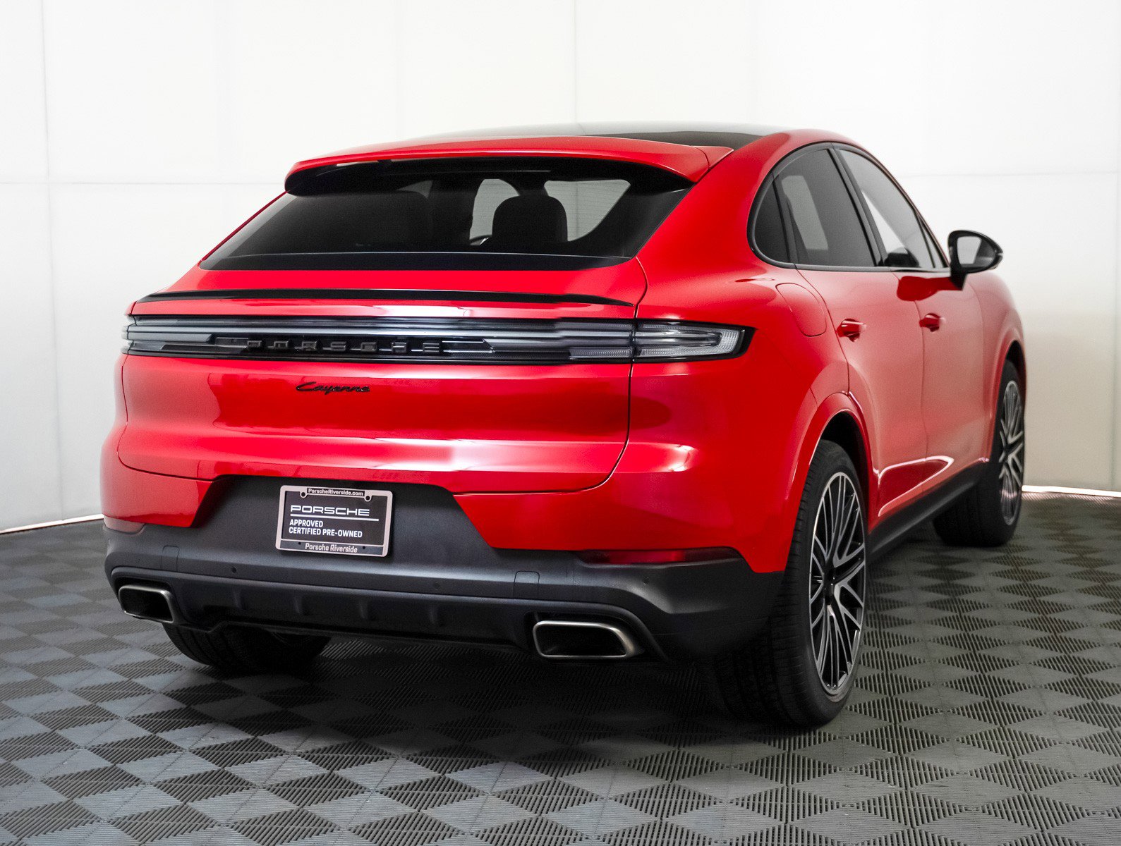 Certified 2025 Porsche Cayenne Coupe image 10