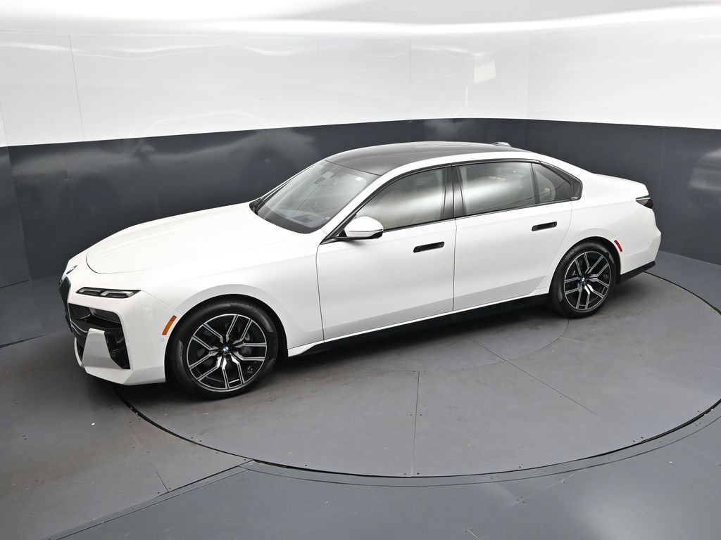 Used 2026 BMW 740i RWD image 31