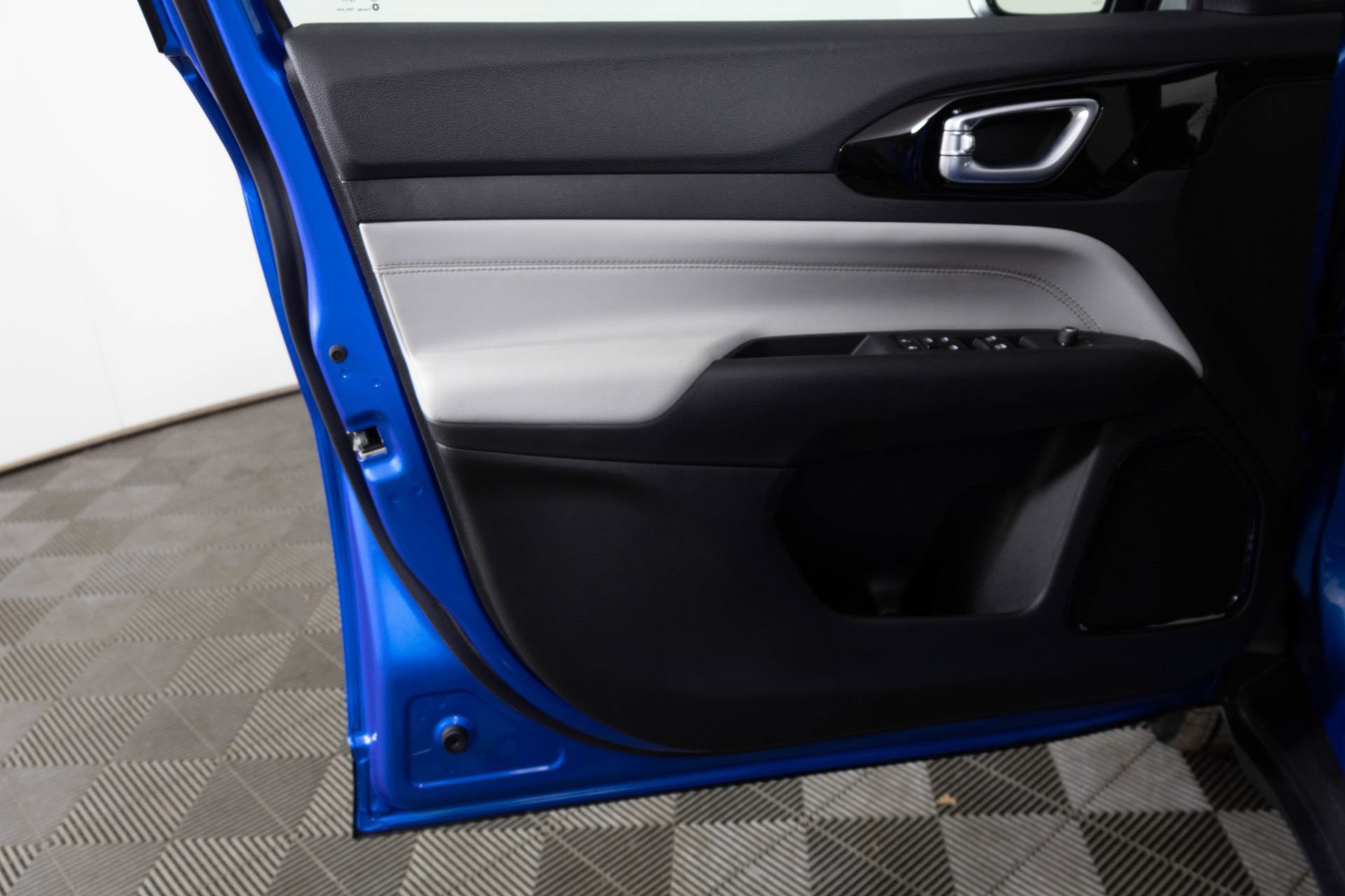 New 2026 Jeep Compass Limited image 15