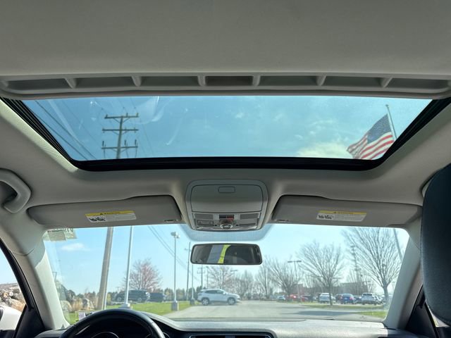 Used 2017 Volkswagen Jetta SE image 21