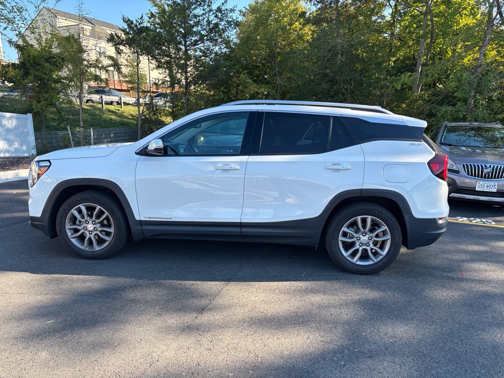 Used 2023 GMC Terrain SLT FWD image 8