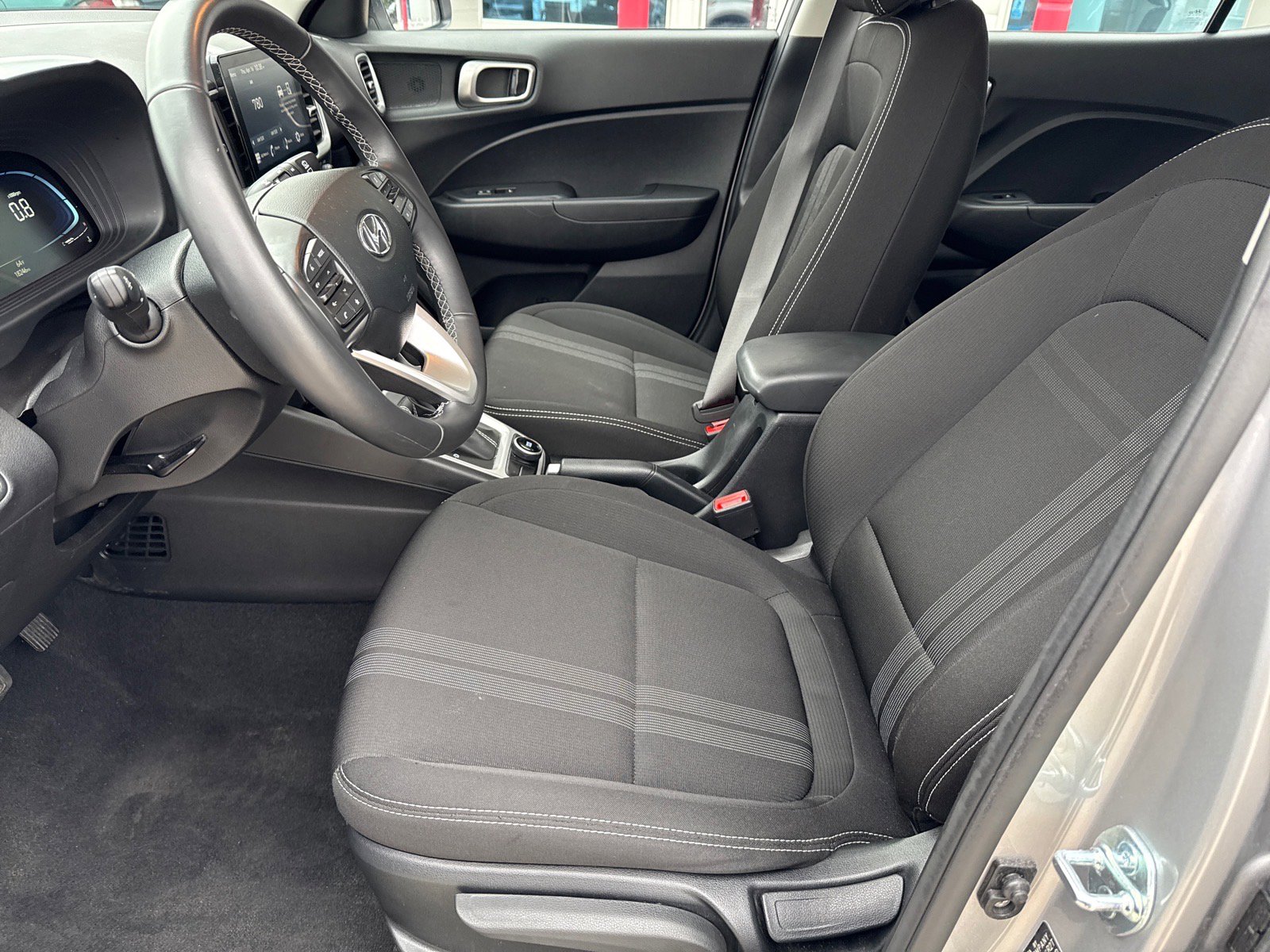 Used 2025 Hyundai Venue SEL FWD image 14