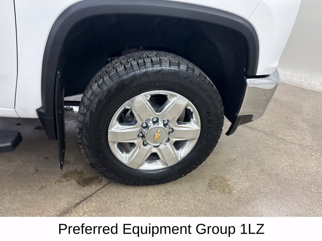 Used 2021 Chevrolet Silverado 2500 LTZ w/ LTZ Premium Package AWD/4WD image 17