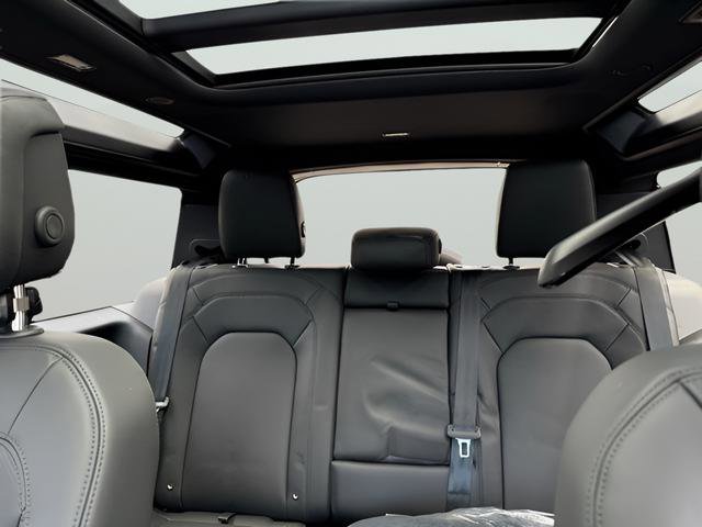 Certified 2025 Land Rover Defender 90 S AWD/4WD image 24