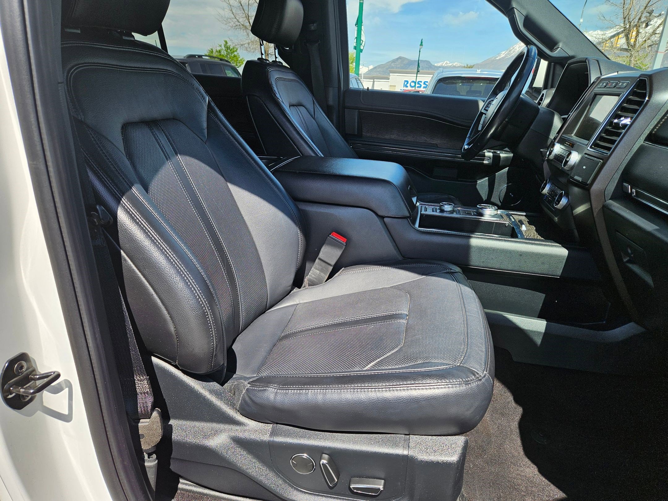 Used 2020 Ford Expedition Limited w/ Equipment Group 302A AWD/4WD image 31