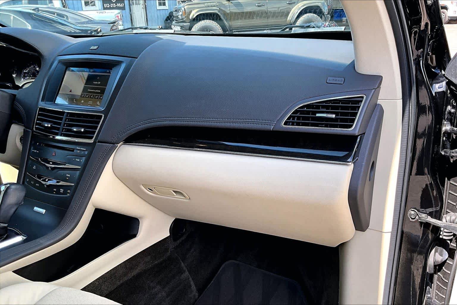 Used 2018 Lincoln MKT AWD image 21