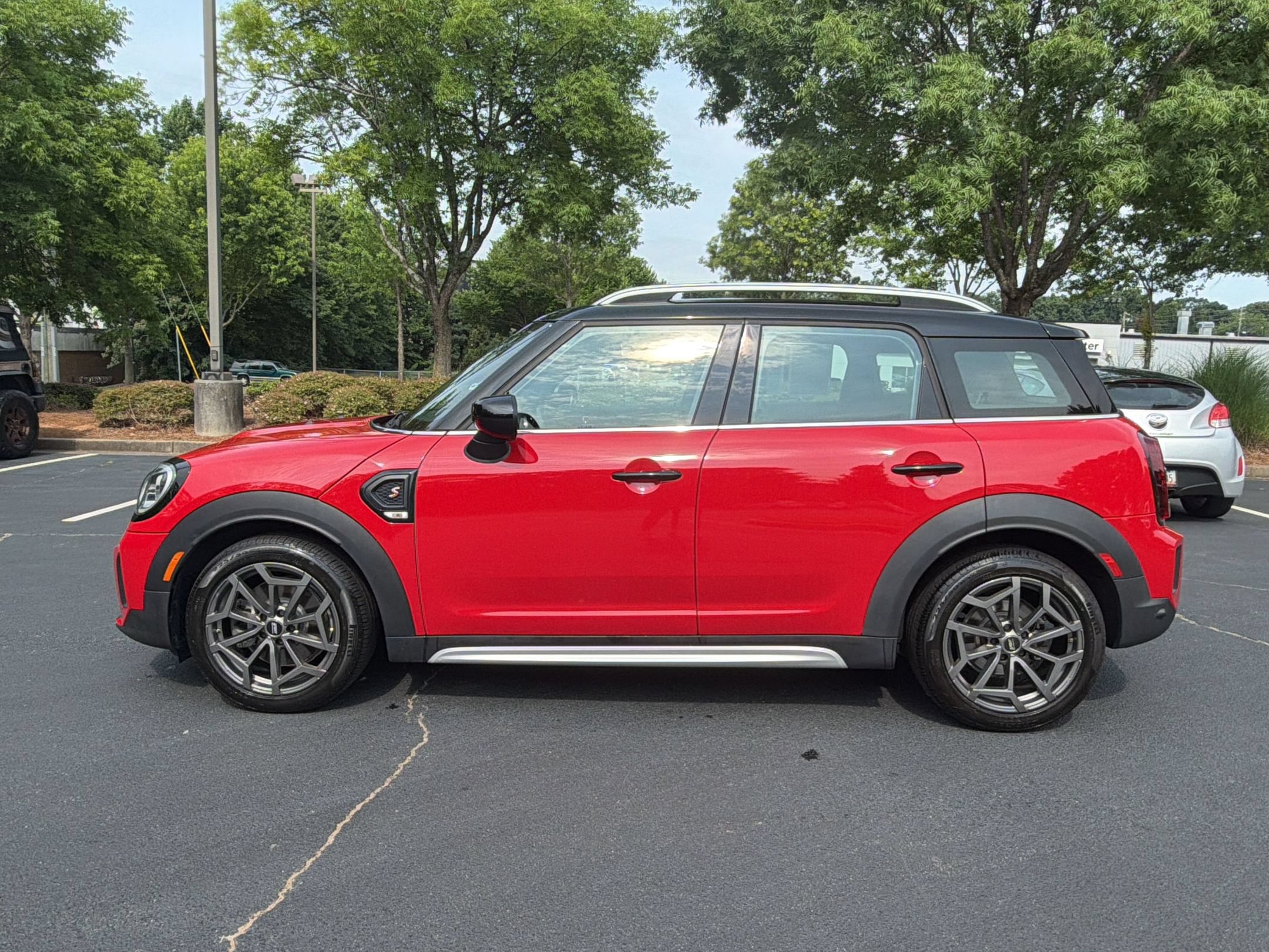 Used 2022 MINI Cooper Countryman S w/ Premium Package FWD image 2