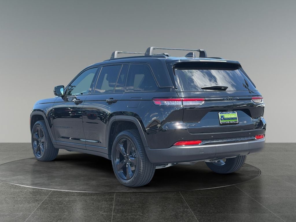 Used 2024 Jeep Grand Cherokee Limited w/ Black Appearance Package AWD/4WD image 7