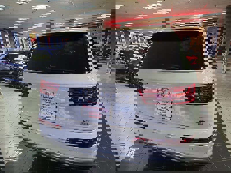 Used 2017 Audi Q7 3.0T Premium Plus w/ Premium Plus Package image 8