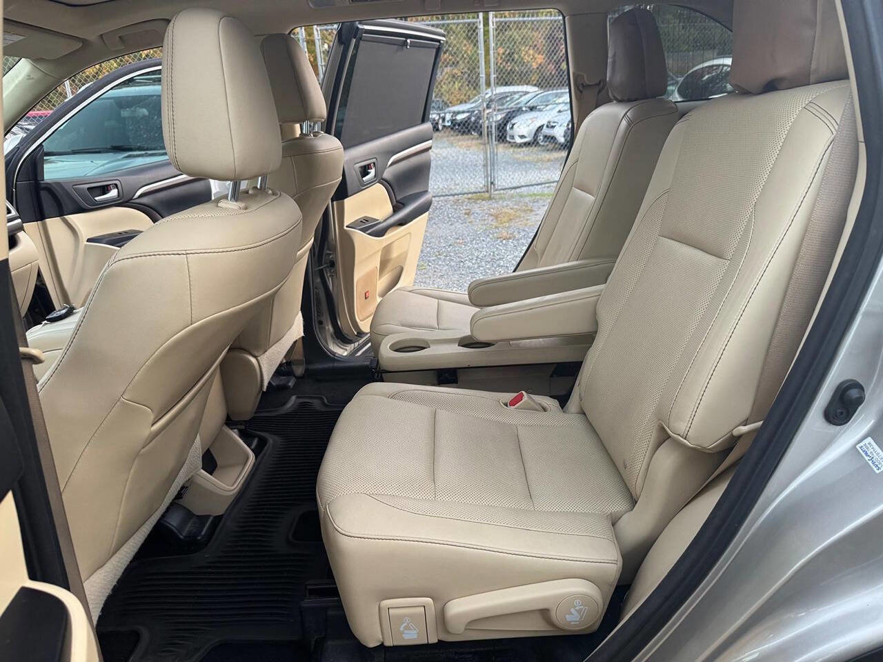 Used 2015 Toyota Highlander Limited Platinum image 32