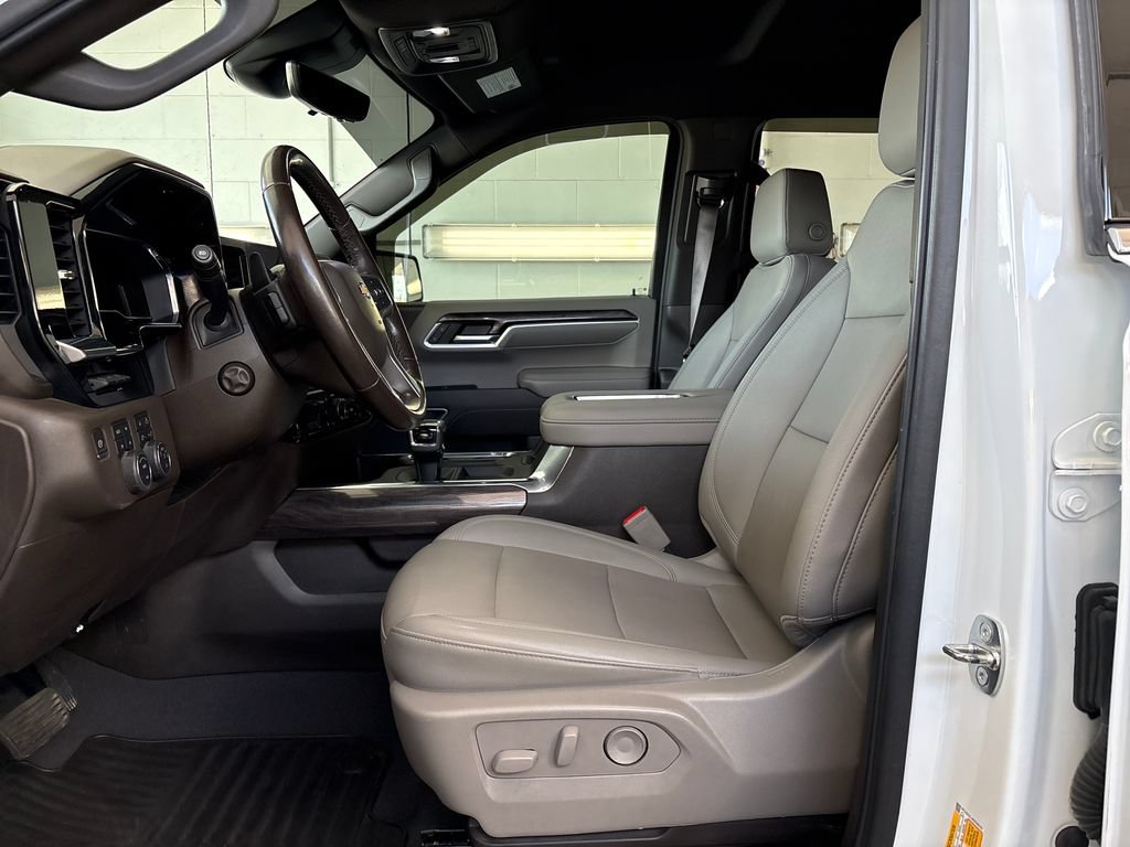 Used 2022 Chevrolet Silverado 1500 LTZ w/ Technology Package AWD/4WD image 14