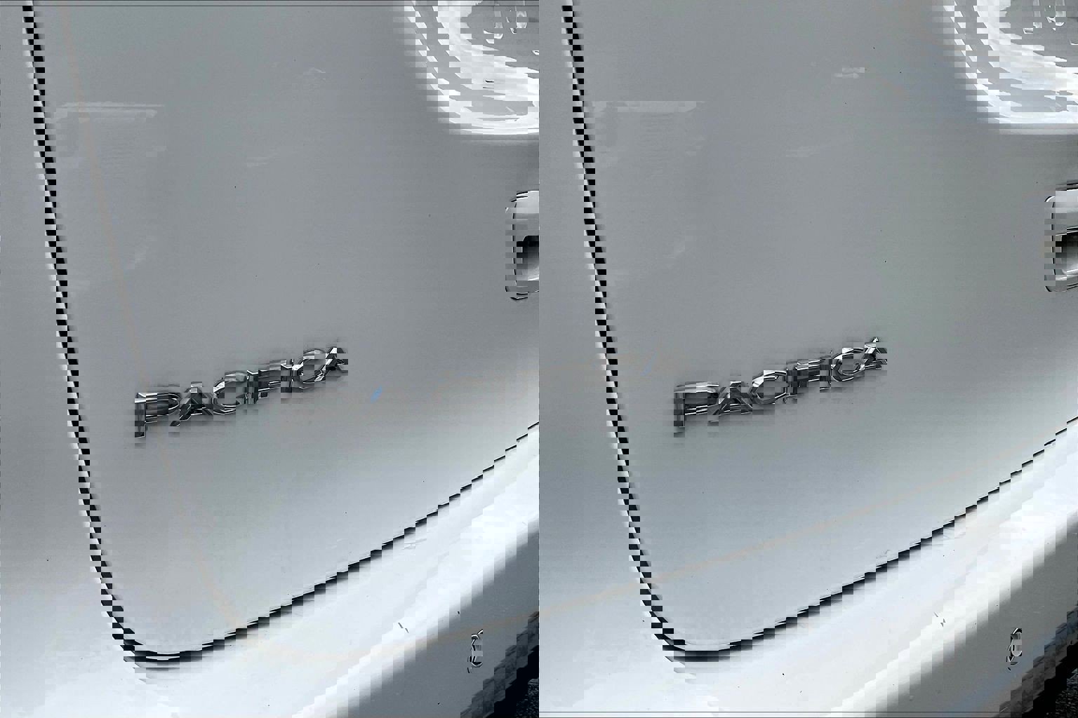 Used 2023 Chrysler Pacifica Limited image 24