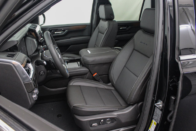 New 2026 GMC Yukon Denali w/ Sun & Power Step Package AWD/4WD image 12