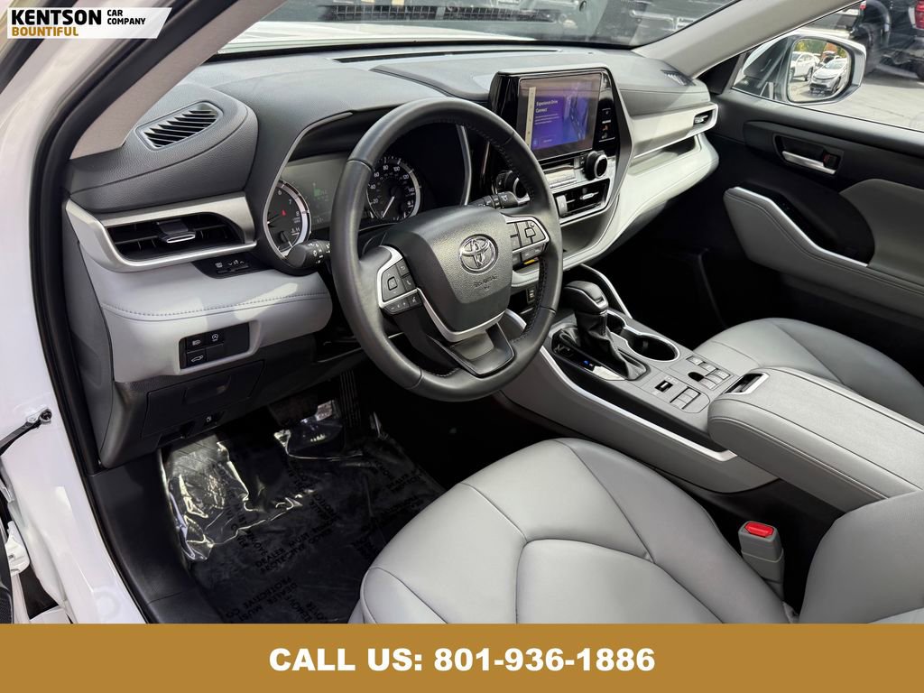 Used 2025 Toyota Highlander XLE image 34