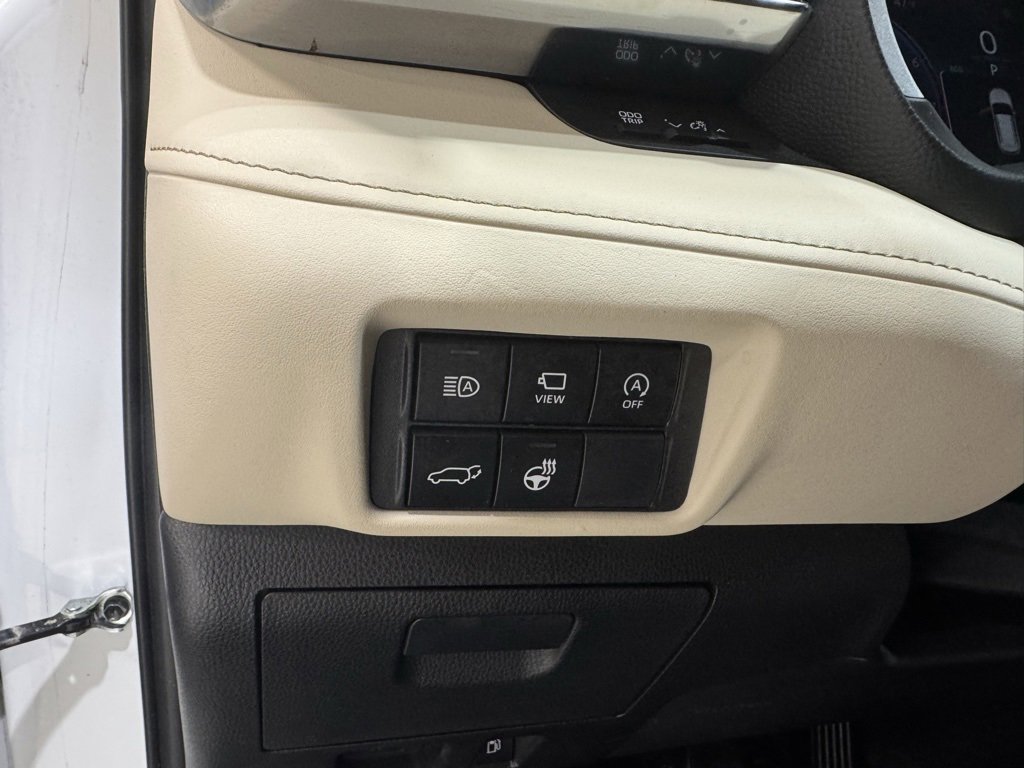 Used 2023 Toyota Highlander L image 22