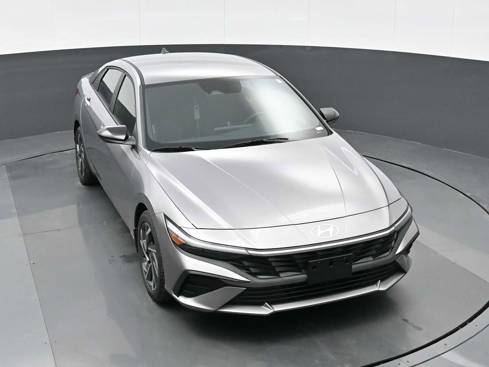 Certified 2025 Hyundai Elantra Sport image 37