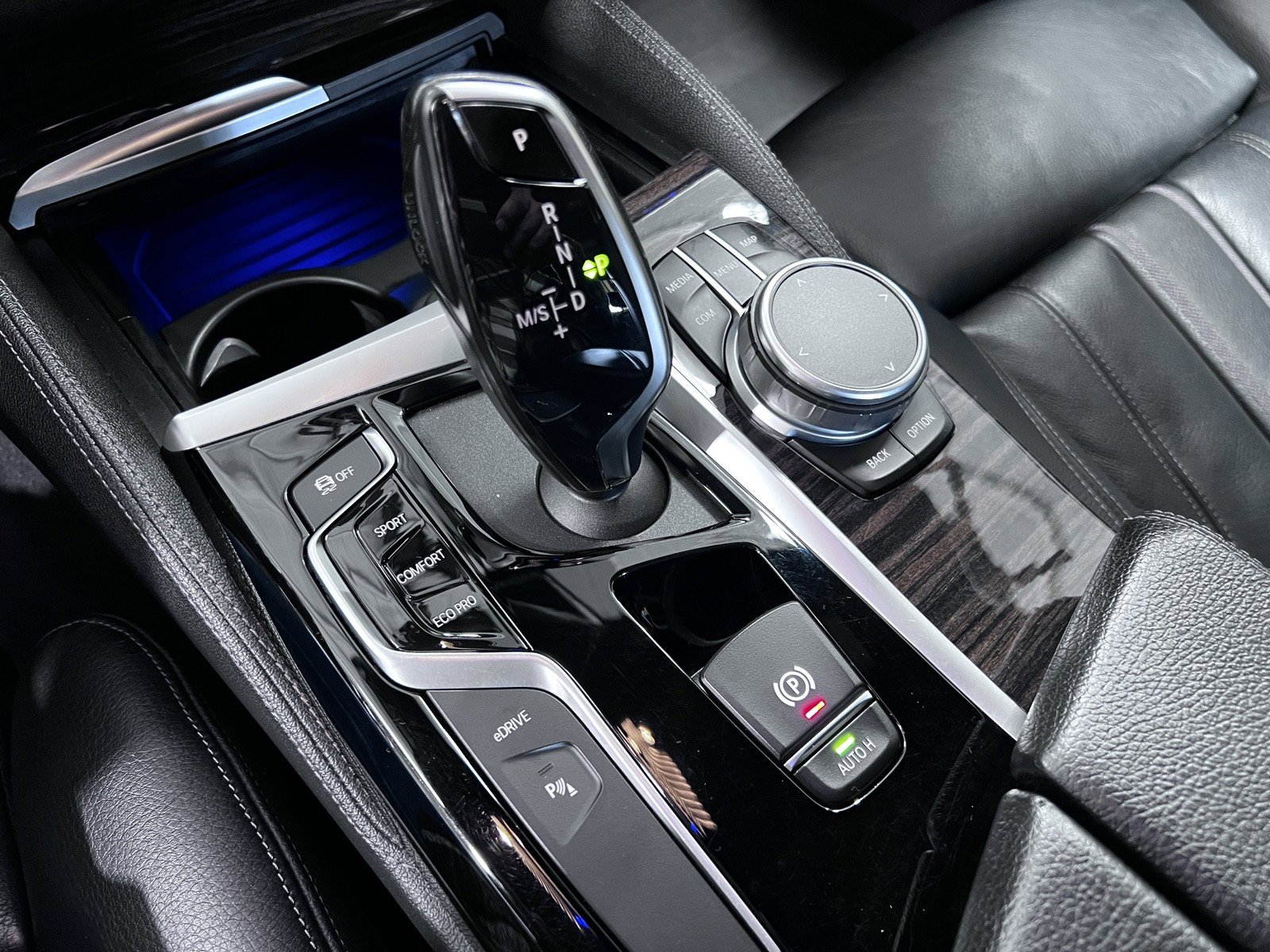 Used 2020 BMW 530e w/ M Sport Package RWD image 20