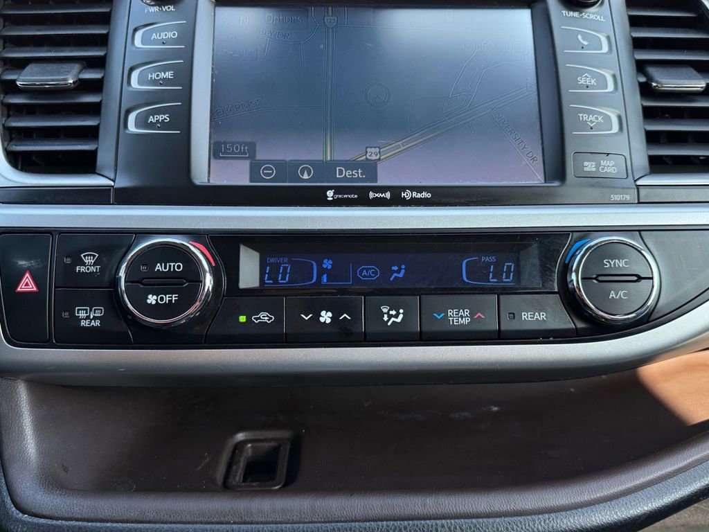Used 2017 Toyota Highlander XLE w/ Carpet Mat Package image 17