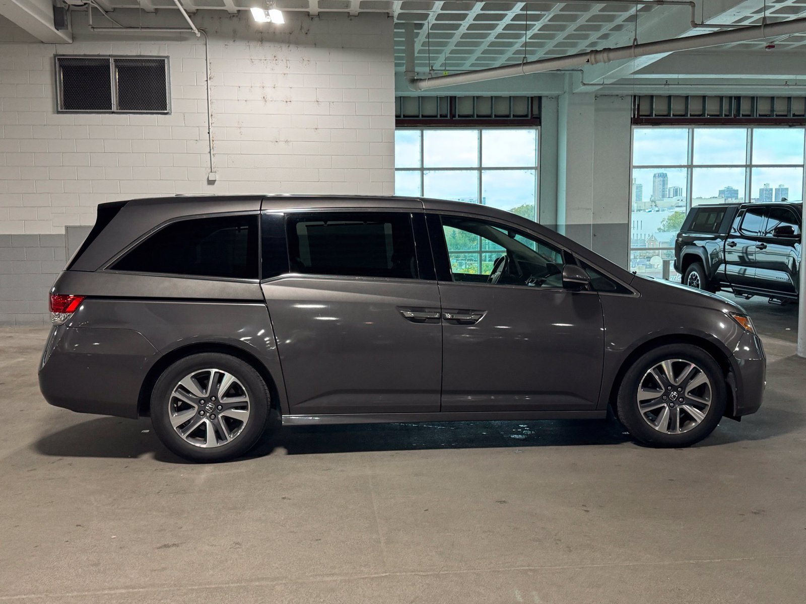 Used 2016 Honda Odyssey Touring Elite image 11