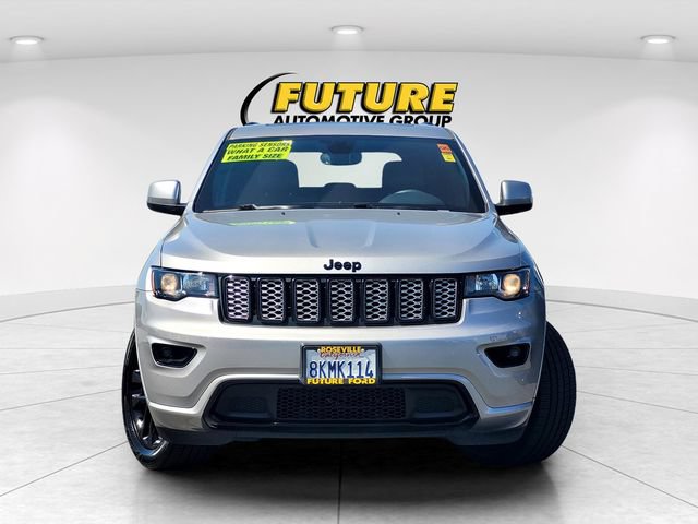Used 2019 Jeep Grand Cherokee Altitude AWD/4WD image 2