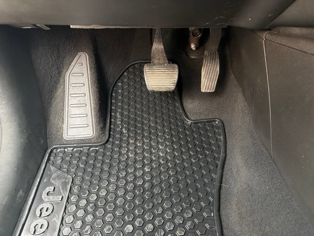 Used 2023 Jeep Renegade Latitude AWD/4WD image 38