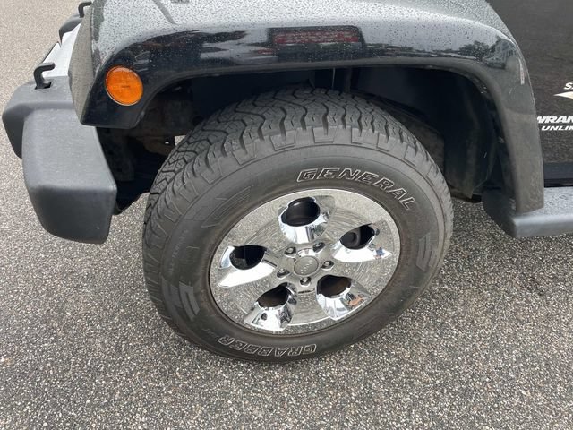 Used 2015 Jeep Wrangler Unlimited Sahara w/ Connectivity Group AWD/4WD image 32
