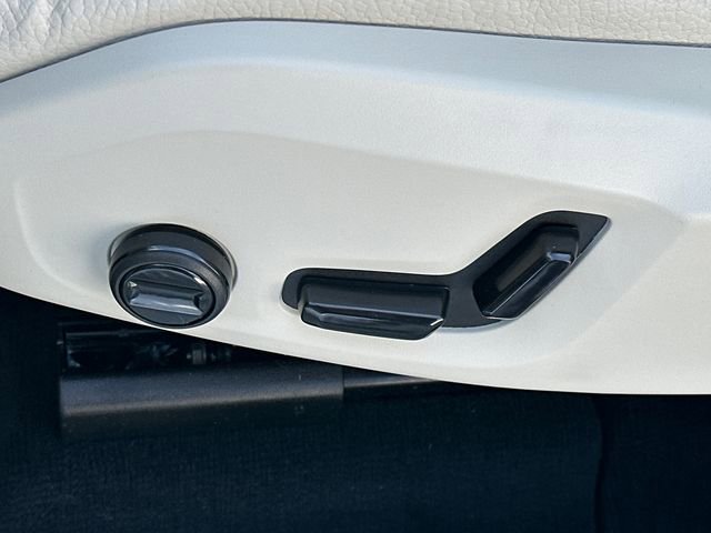 Used 2025 Volvo XC60 T8 Plus w/ Protection Package Premier image 39