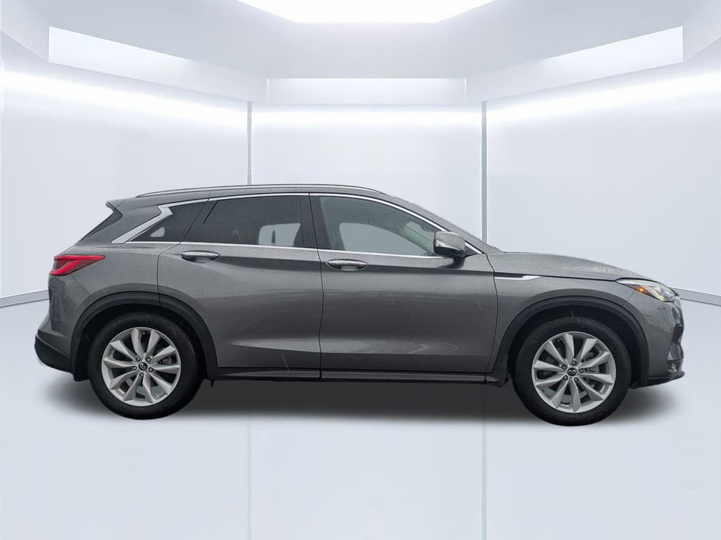 Used 2019 INFINITI QX50 Essential w/ Premium Heat Package image 3