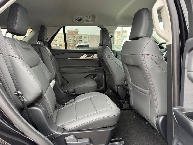 New 2026 Ford Explorer Active w/ Active Comfort Package image 7