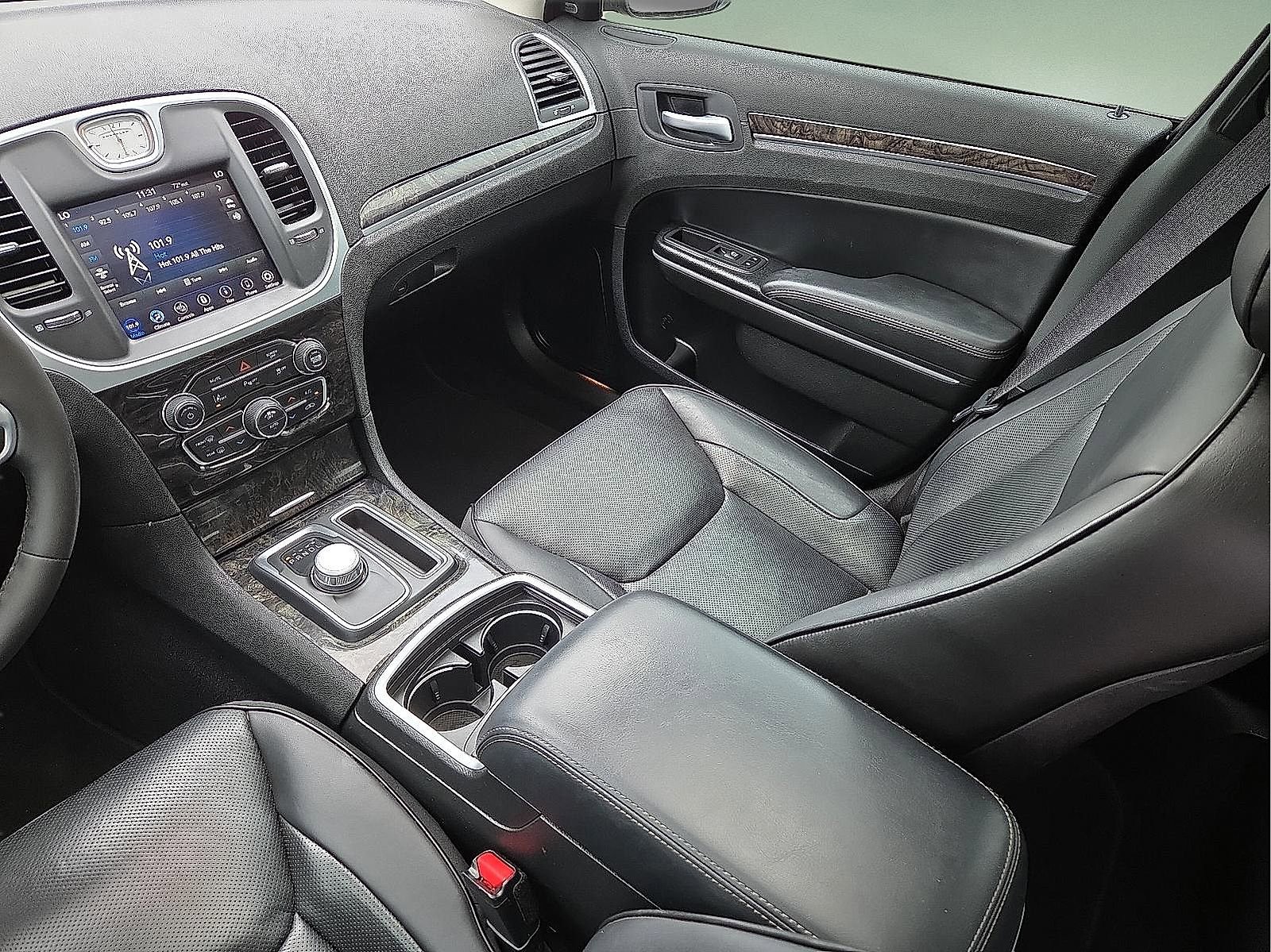 Used 2023 Chrysler 300 Touring L w/ Popular Equipment Group image 11