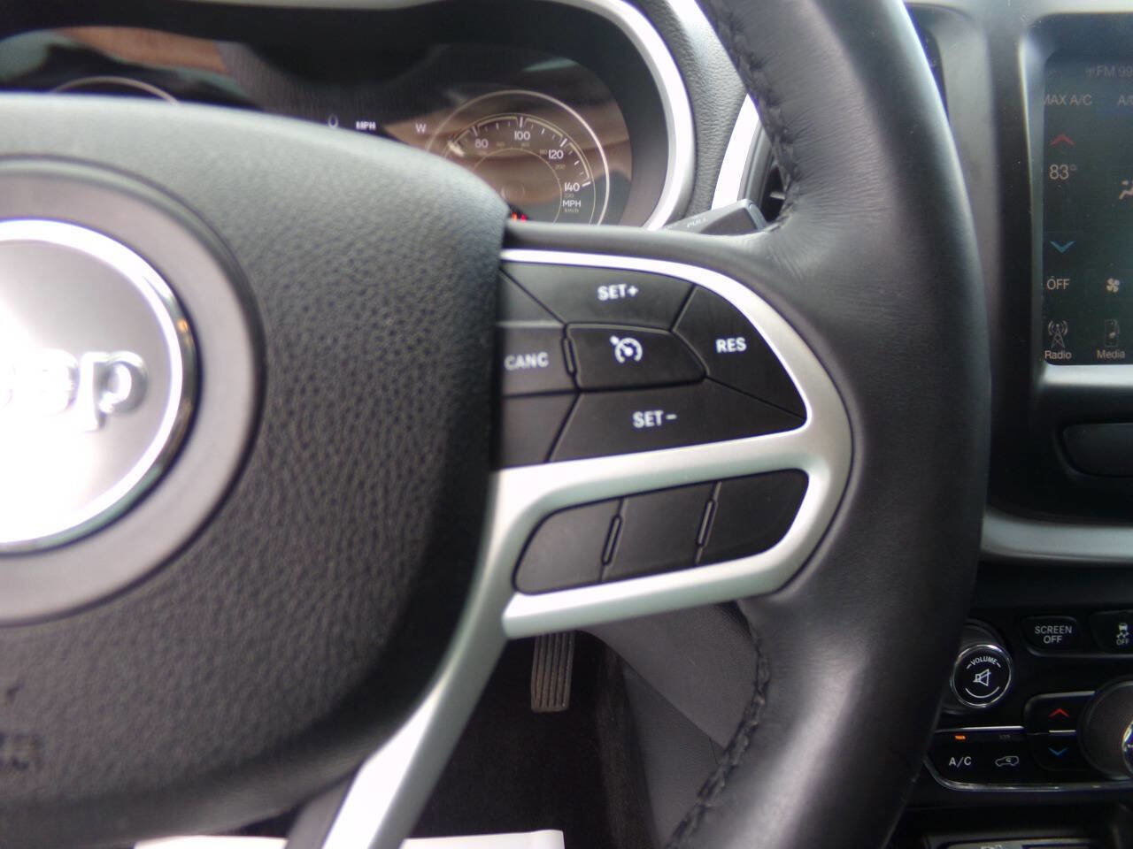 Used 2018 Jeep Cherokee Trailhawk w/ Cold Weather Group image 27