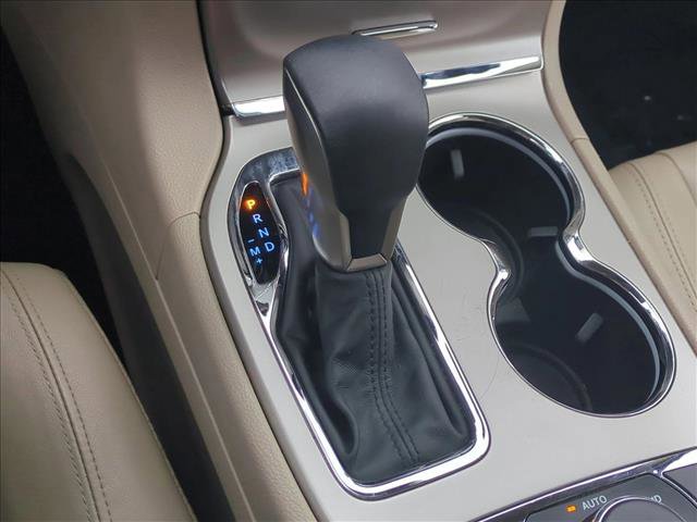 Used 2017 Jeep Grand Cherokee Limited image 12