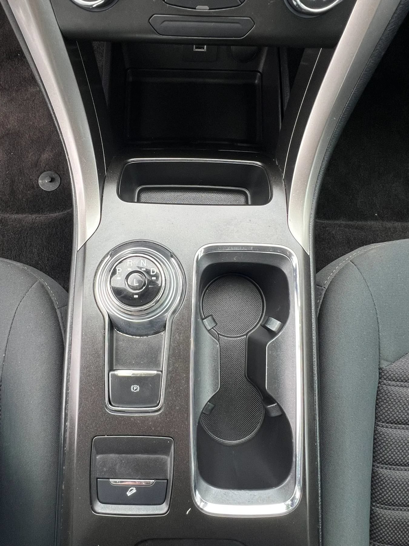 Used 2018 Ford Fusion SE FWD image 24