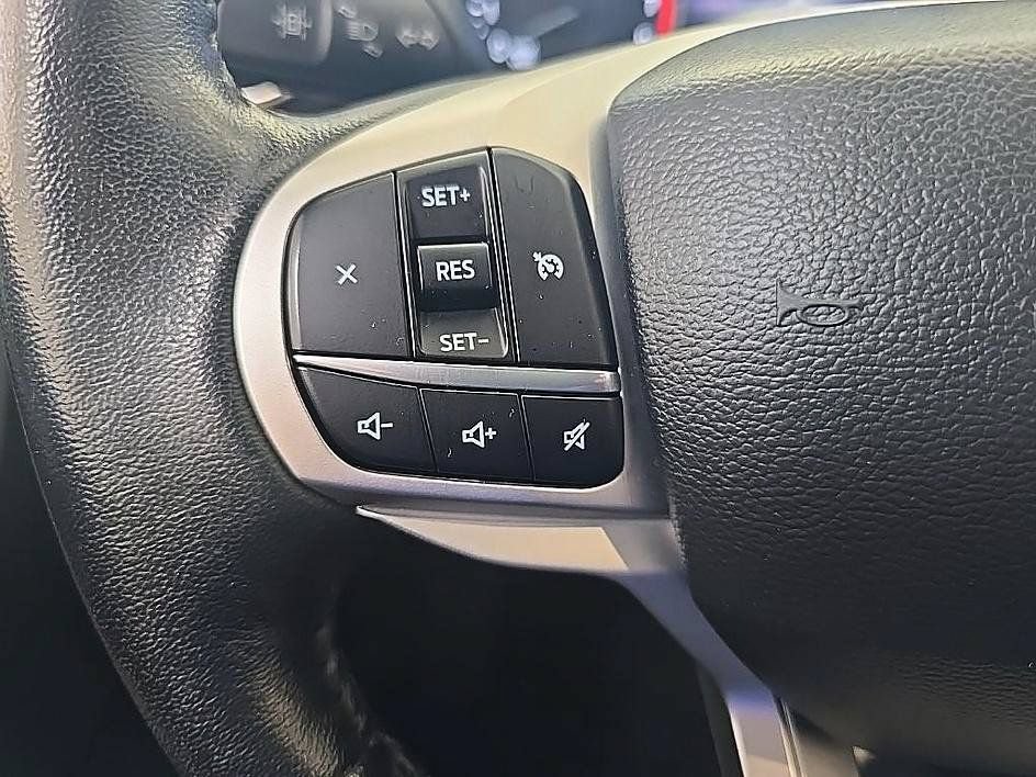 Used 2023 Ford Explorer XLT w/ Equipment Group 202A AWD/4WD image 18