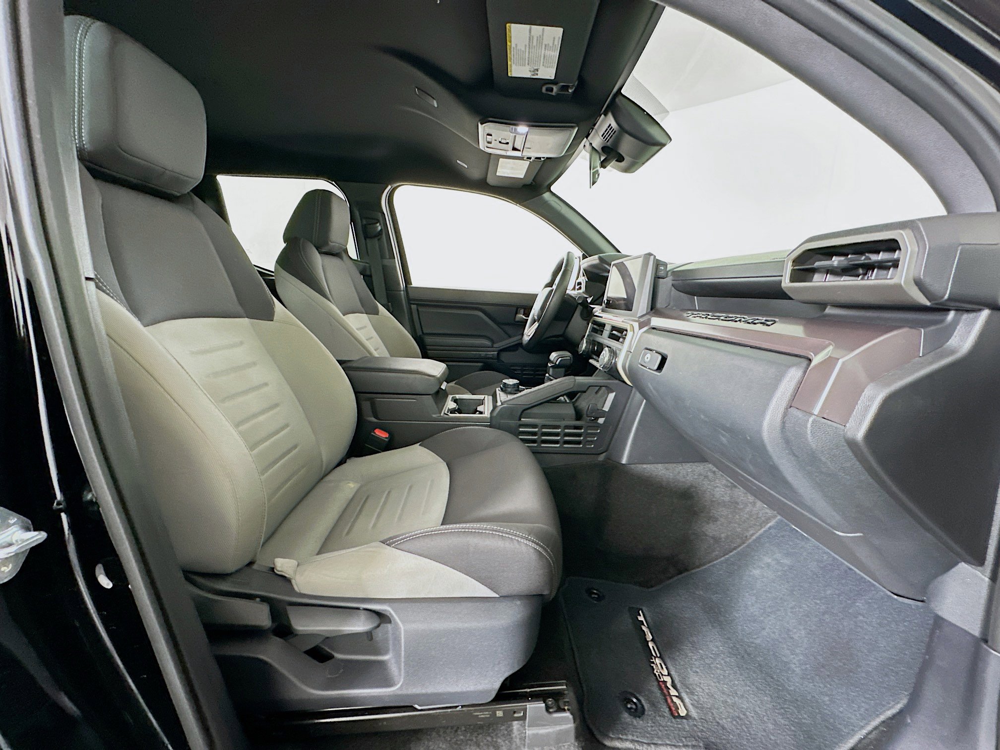 Used 2025 Toyota Tacoma TRD Off-Road image 29