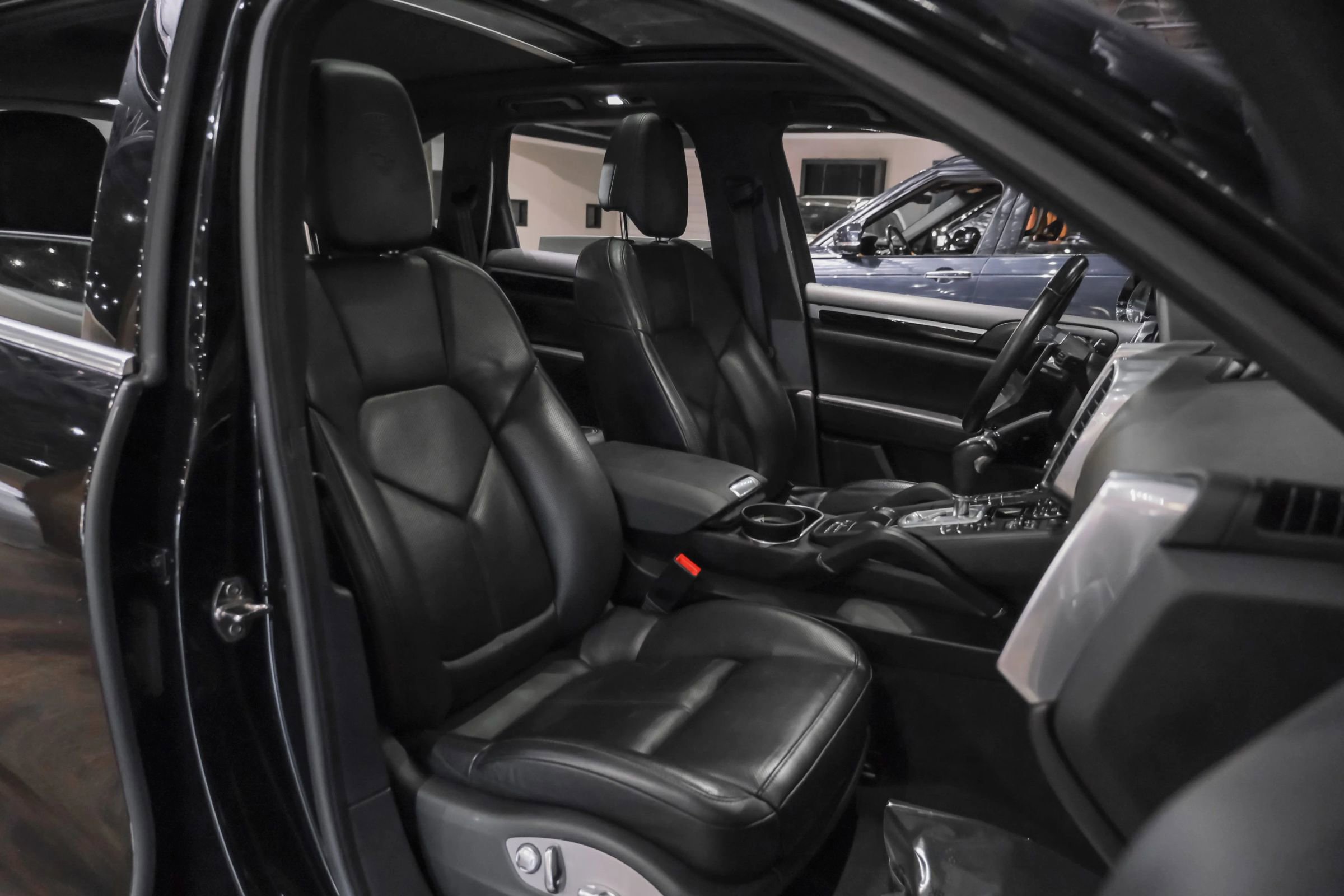 Used 2018 Porsche Cayenne AWD/4WD image 31