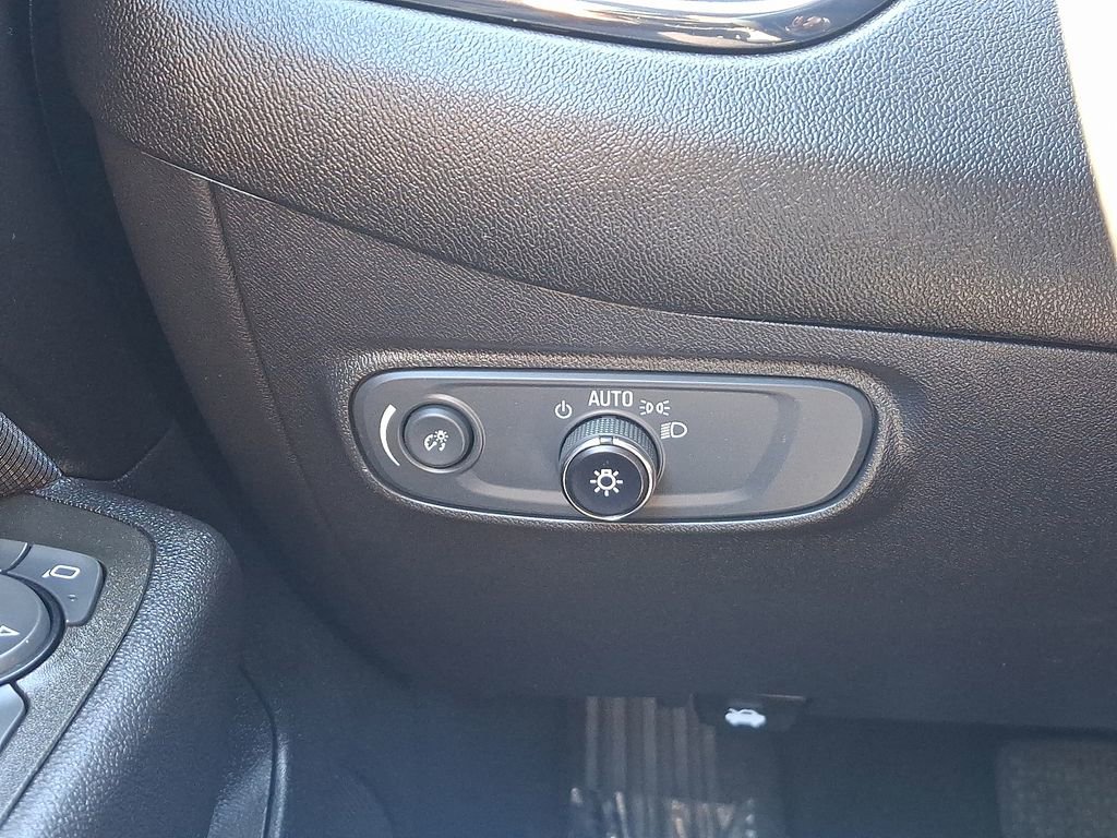 Certified 2023 Chevrolet Equinox RS FWD image 23