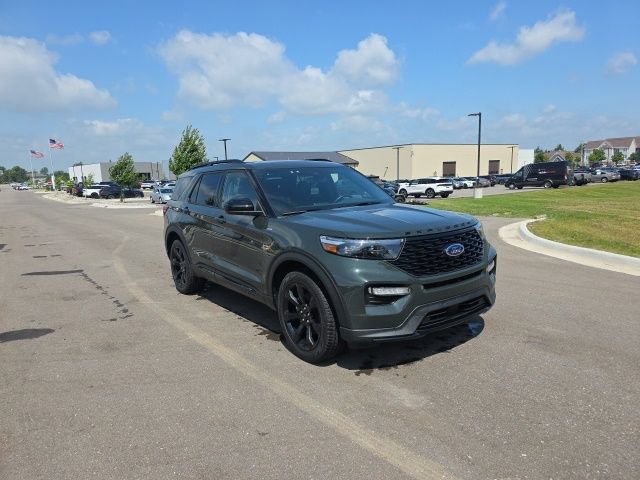 Used 2023 Ford Explorer ST-Line w/ Class IV Trailer Tow Package AWD/4WD image 3