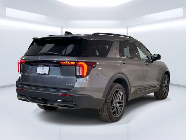 Used 2025 Ford Explorer ST-Line w/ ST-Line Street Pack AWD/4WD image 8