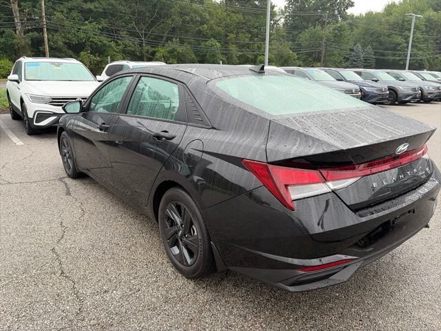 Used 2023 Hyundai Elantra SEL w/ Winter Weather Package FWD image 7