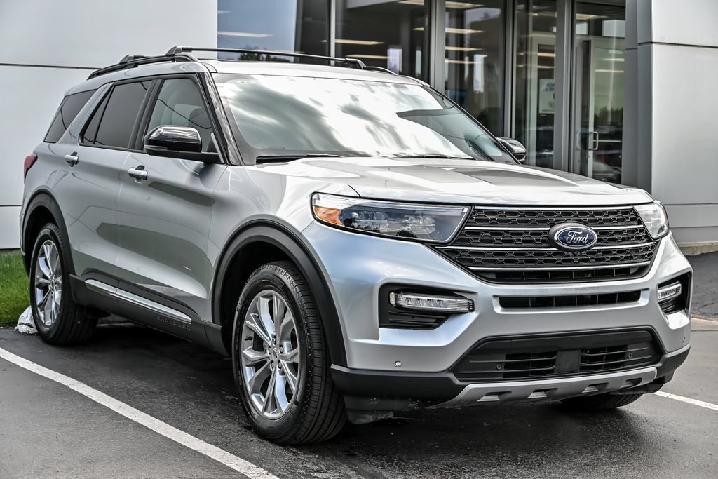 Certified 2024 Ford Explorer XLT w/ Equipment Group 202A AWD/4WD image 9