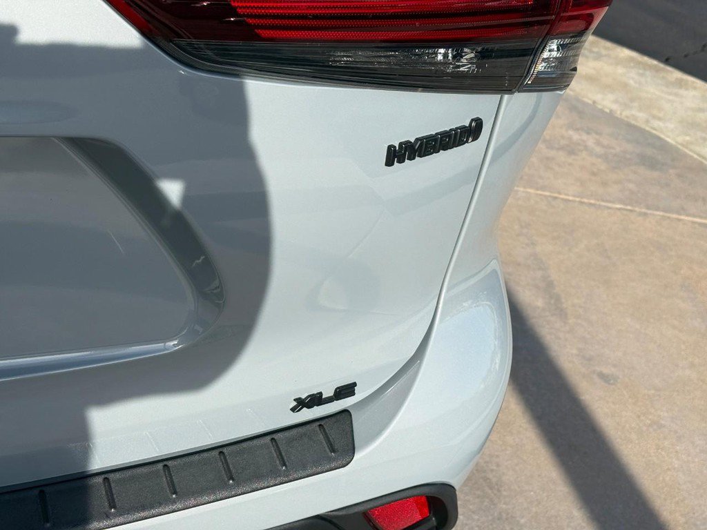 Used 2024 Toyota Highlander XLE image 7