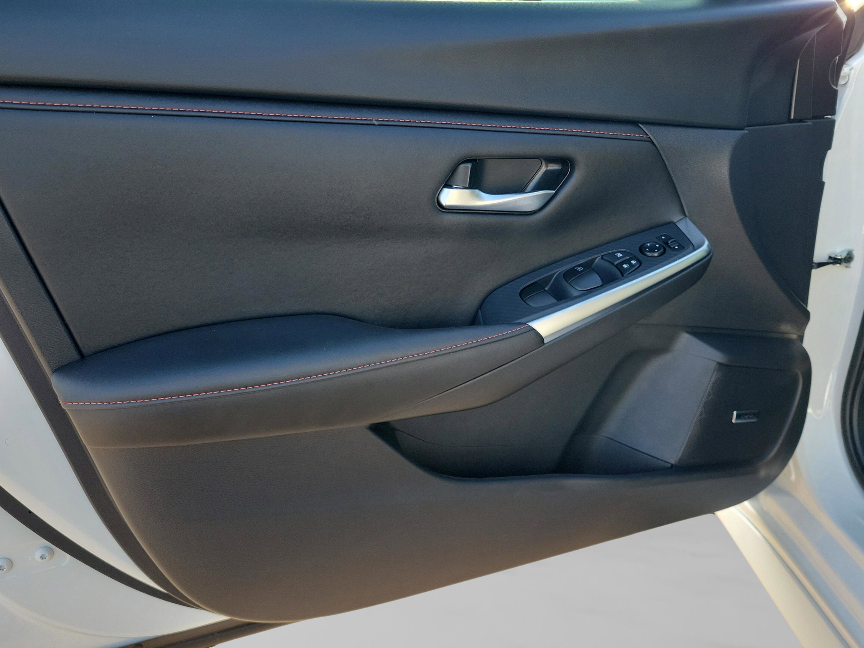 Used 2025 Nissan Sentra SR w/ SR Premium Package image 33