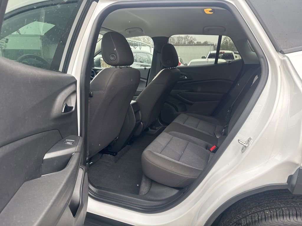 Used 2025 Chevrolet Trax LS image 15